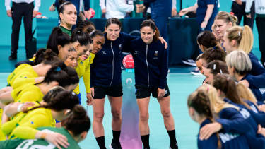 Paris, Frankreich:Handball Frauen Olympia - Viertelfinale - Norwegen - Brasilienv.li. Schiedsrichterin Maike Merz, Schiedsrichterin Tanja Kuttler