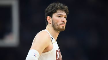 NBA, Basketball Herren, USA Charlotte Hornets at Cleveland Cavaliers Apr 9, 2023; Cleveland, Ohio, USA; Cleveland Cavaliers forward Cedi Osman (16) stands on the court in the first quarter against the Charlotte Hornets at Rocket Mortgage FieldHouse. Cleveland Rocket Mortgage FieldHouse Ohio USA, EDITORIAL USE ONLY PUBLICATIONxINxGERxSUIxAUTxONLY Copyright: xDavidxRichardx 20230409_szo_ar7_0015