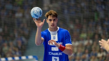 Julian Koester (K&ouml;ster, VfL Gummersbach, 7) bei einem Wurf. Handball Daikin HBL Handball Bundesliga, VfL Gummersbach - TBV Lemgo Lippe, 15.09.2024 *** Julian Koester K&ouml;ster, VfL Gummersbach, 7 on one throw Handball Daikin HBL Handball Bundesliga, VfL Gummersbach TBV Lemgo Lippe, 15 09 2024 Copyright: HMBxMedia xMarcoxBader