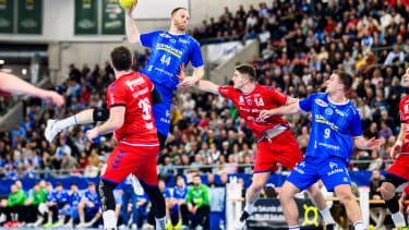 SG BBM Bietigheim - TVB Stuttgart Handball: 1. Bundesliga, Herren, Saison 2024 2025, SG BBM Bietigheim - TVB Stuttgart, EgeTrans Arena. Stuttgarts Lenny Rubin (l) in Aktion gegen Bietigheims Fynn Nicolaus (r). Bietigheim EgeTrans Arena Baden-Württemberg Deutschland *** SG BBM Bietigheim TVB Stuttgart Handball 1 Bundesliga, Men, Season 2024 2025, SG BBM Bietigheim TVB Stuttgart, EgeTrans Arena Stuttgarts Lenny Rubin l in action against Bietigheims Fynn Nicolaus r Bietigheim EgeTrans Arena Baden Württemberg Germany